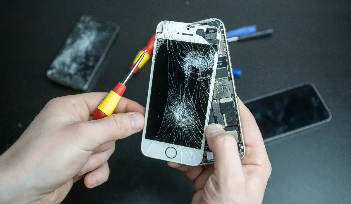 Mobile Solutions | The Benefits of Choosing Local Mobile Repair Services Over Mail-In Options